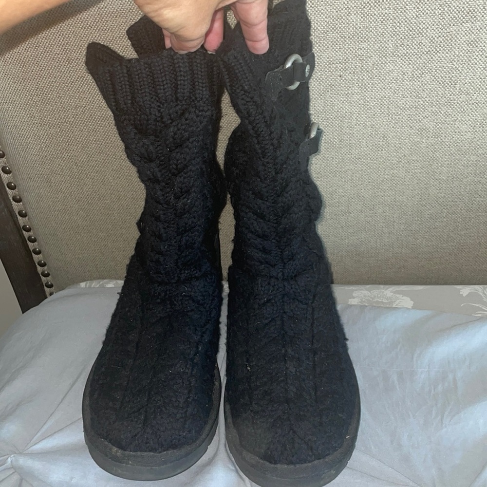 Ugg tularosa. Black. Size 8. GUC.